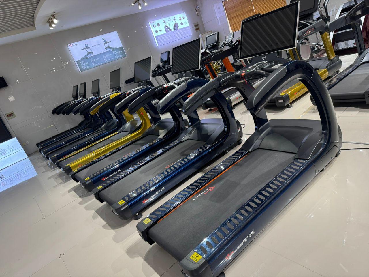 RCT-950 Commercial Treadmill